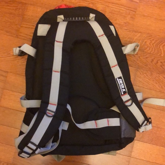 Mid size backpack for hiking camping travelling - Picture 7 of 10